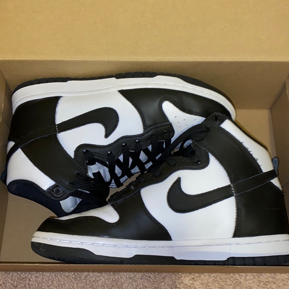 Panda dunks